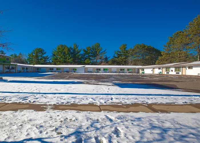 Love Hotels Tomahawk By Oyo At Lake Mohawksin Wi